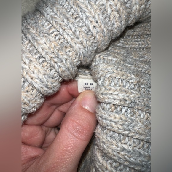 Thick Gap Turtleneck - Picture 4 of 4